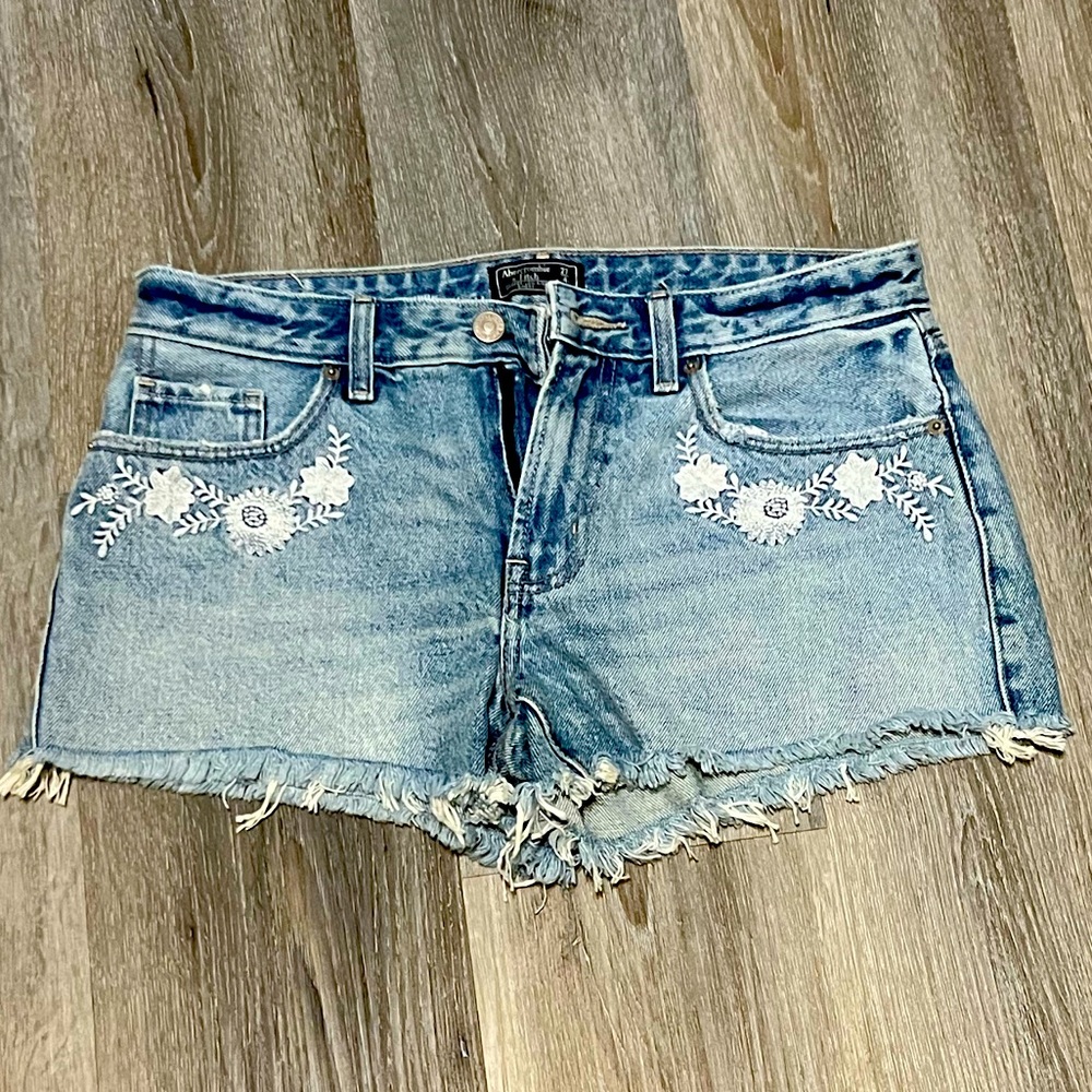 NWOT A&F Floral Embroidered Jean Shorts